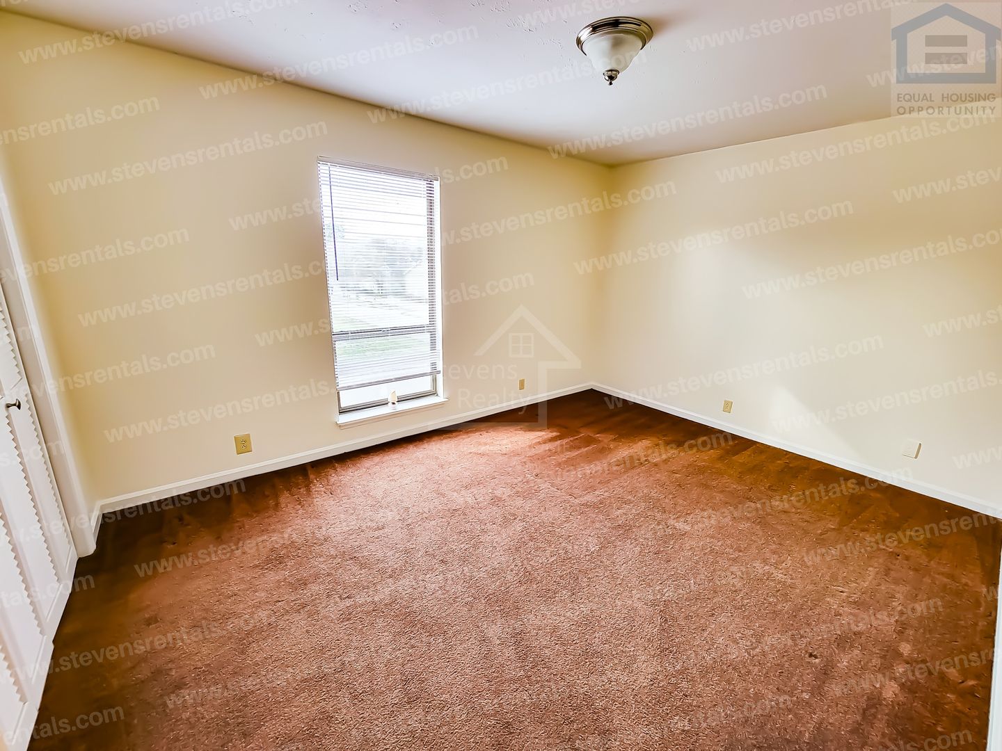 McMinnville Apartment: 430 Oriole Dr