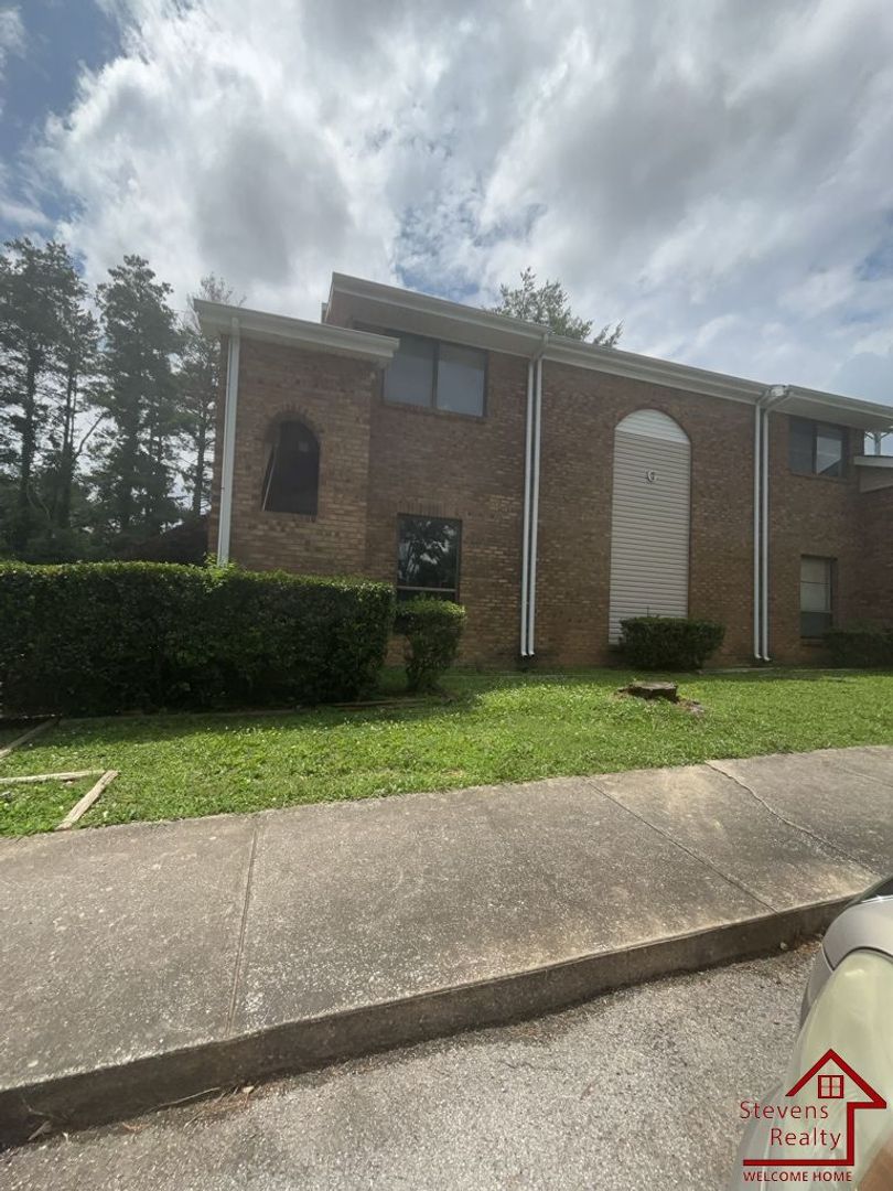 McMinnville Apartment: 409 Oriole Dr