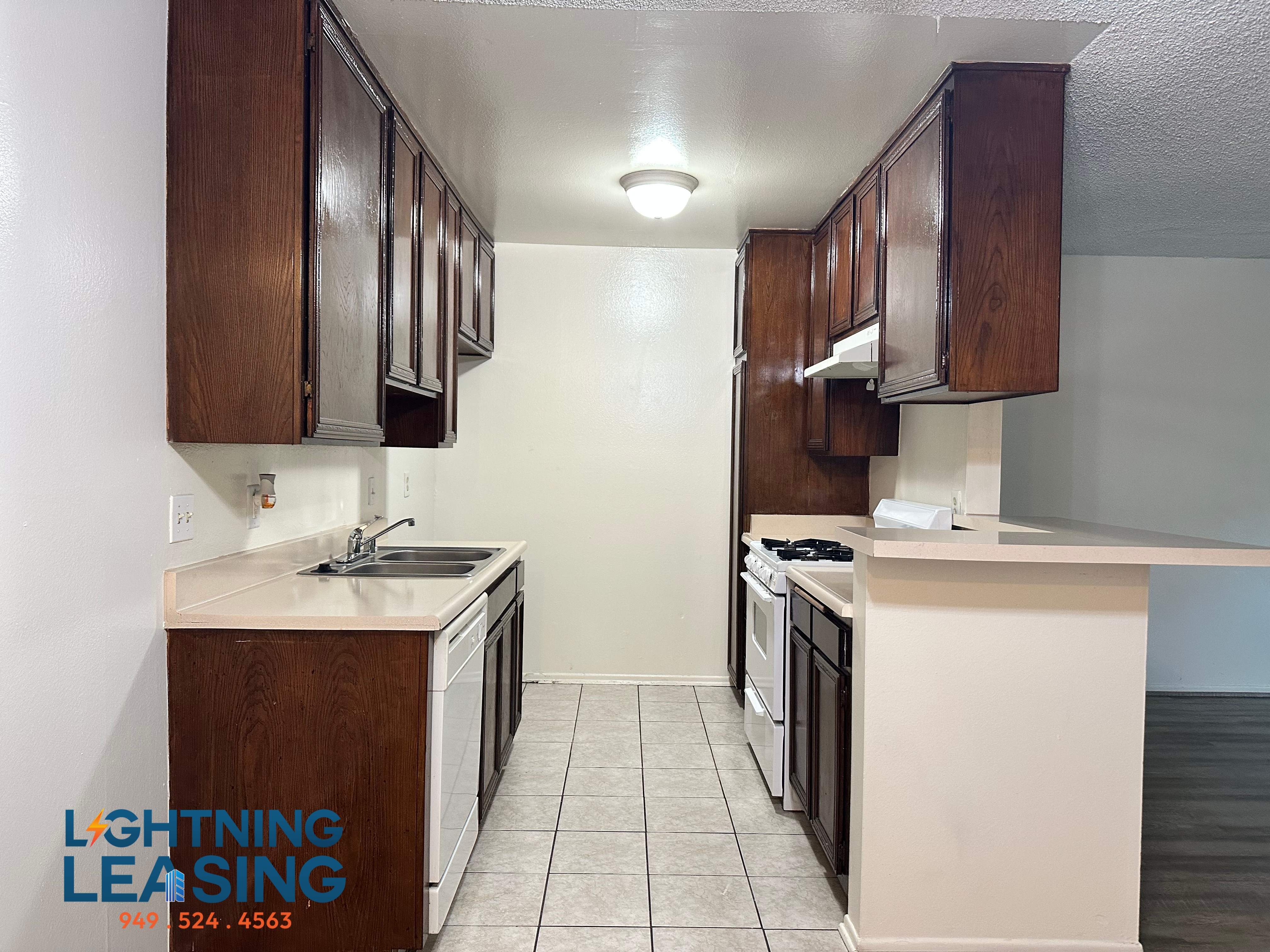 Chatsworth Condo: 21721 Septo St