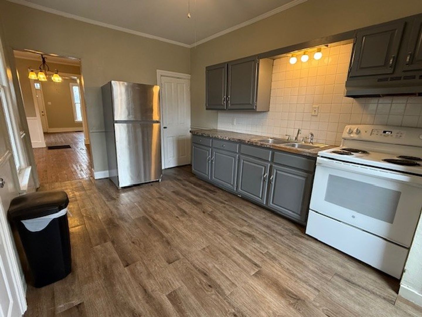 Newport House: 432 Mulberry St