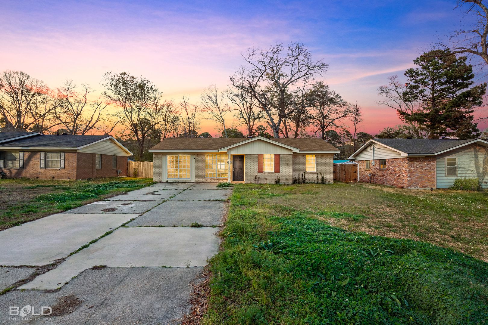 Shreveport House: 1136 Southland Park Drive