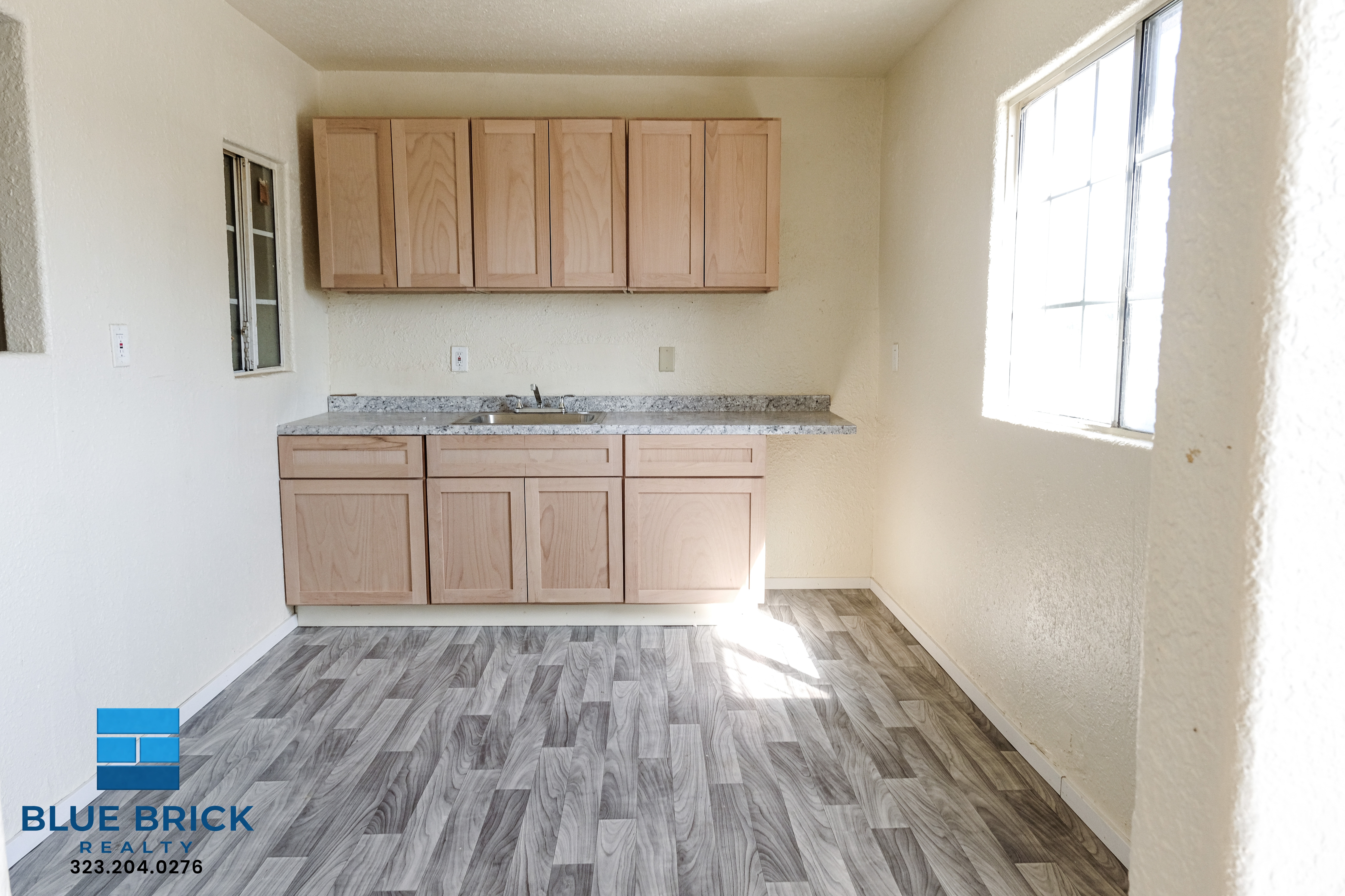 Los Angeles Condo: 1401 W 53rd St