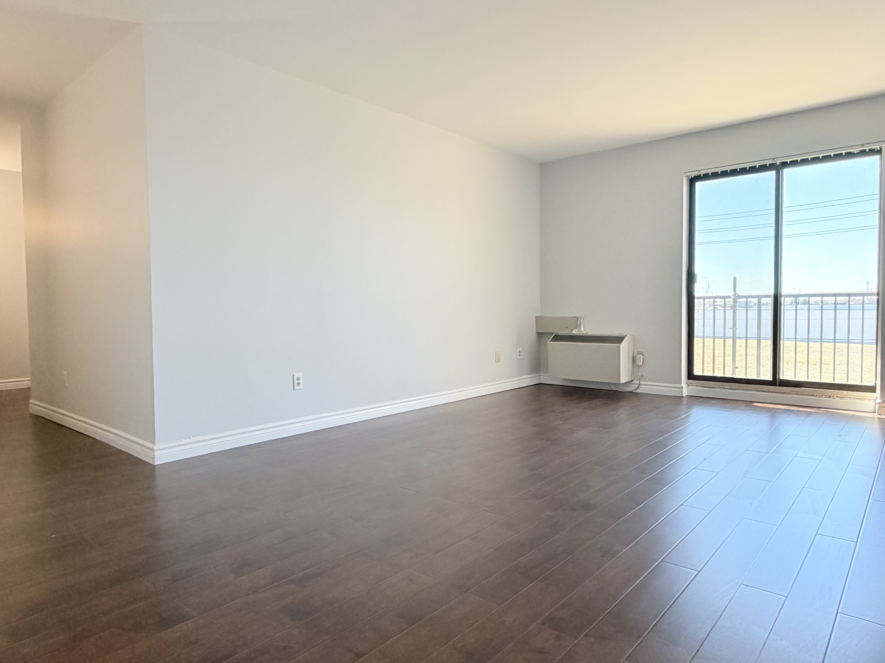 Windsor Condo: 2940 Elsmere Ave