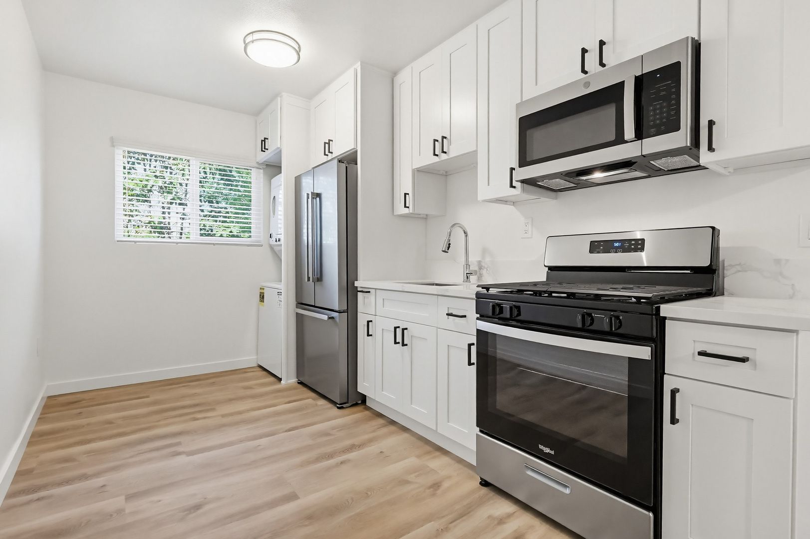 Los Angeles Condo: 6545 Victoria Ave