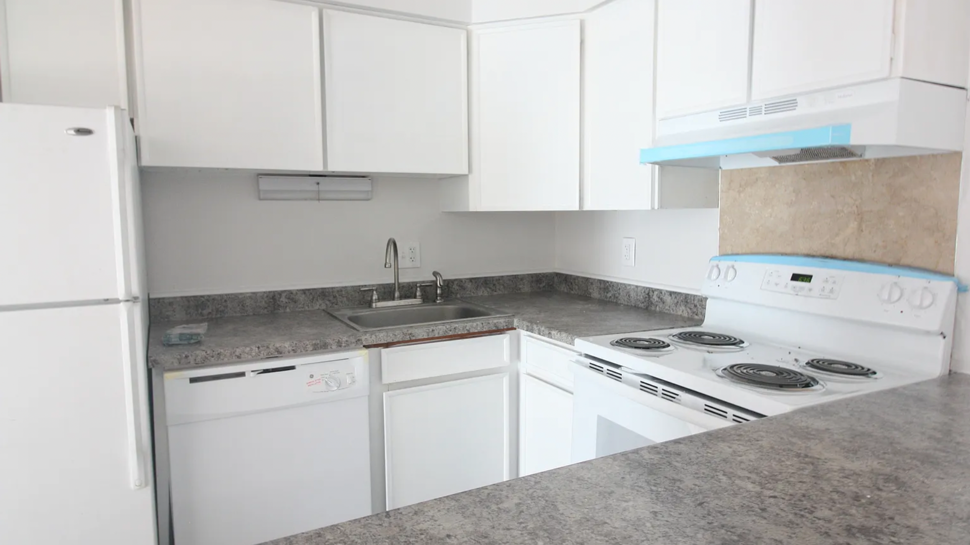 Lakewood Apartment: 1800 Fenton St