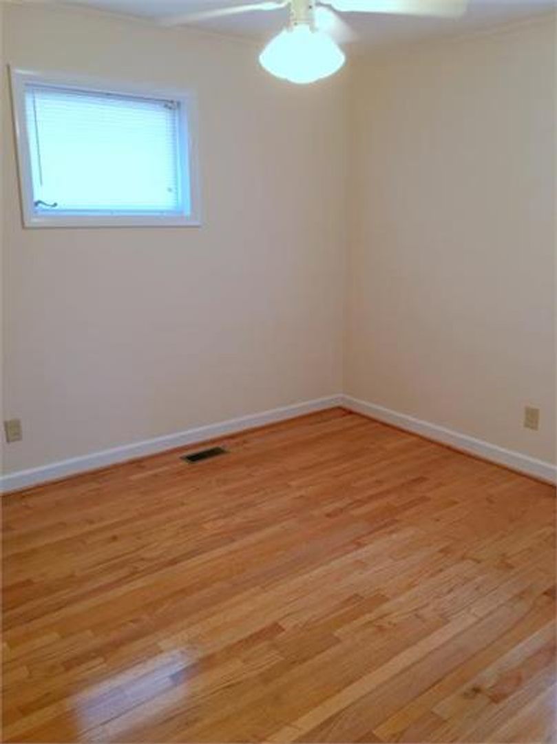 Columbia House: 1112 Brennen Road