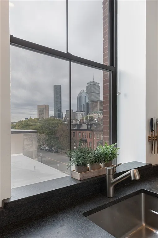 Boston Condo: 72 Warren Ave