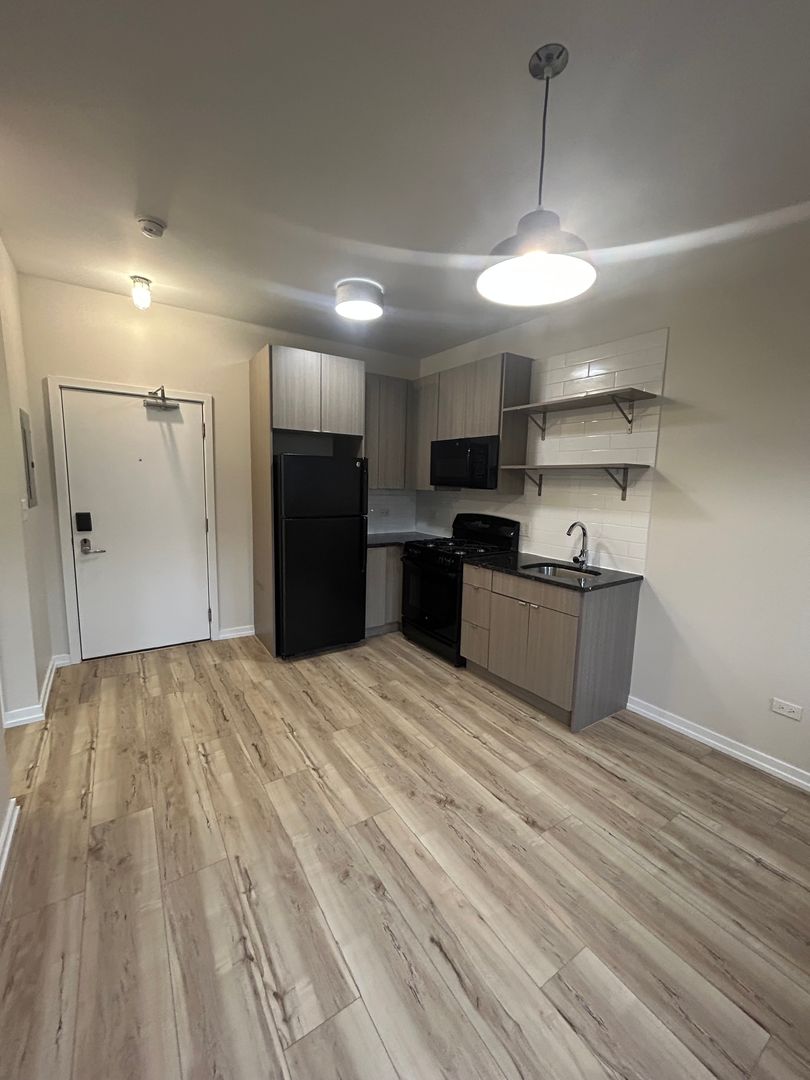 Chicago Apartment: 5051 N Kenmore Ave