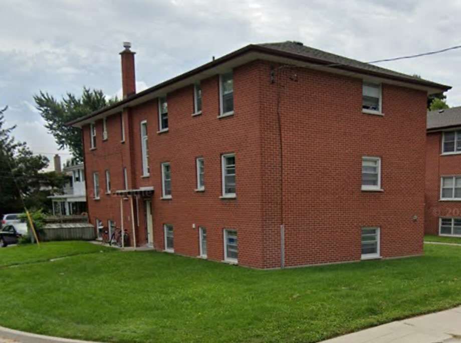 Oshawa Condo: 119 Rossland Road East