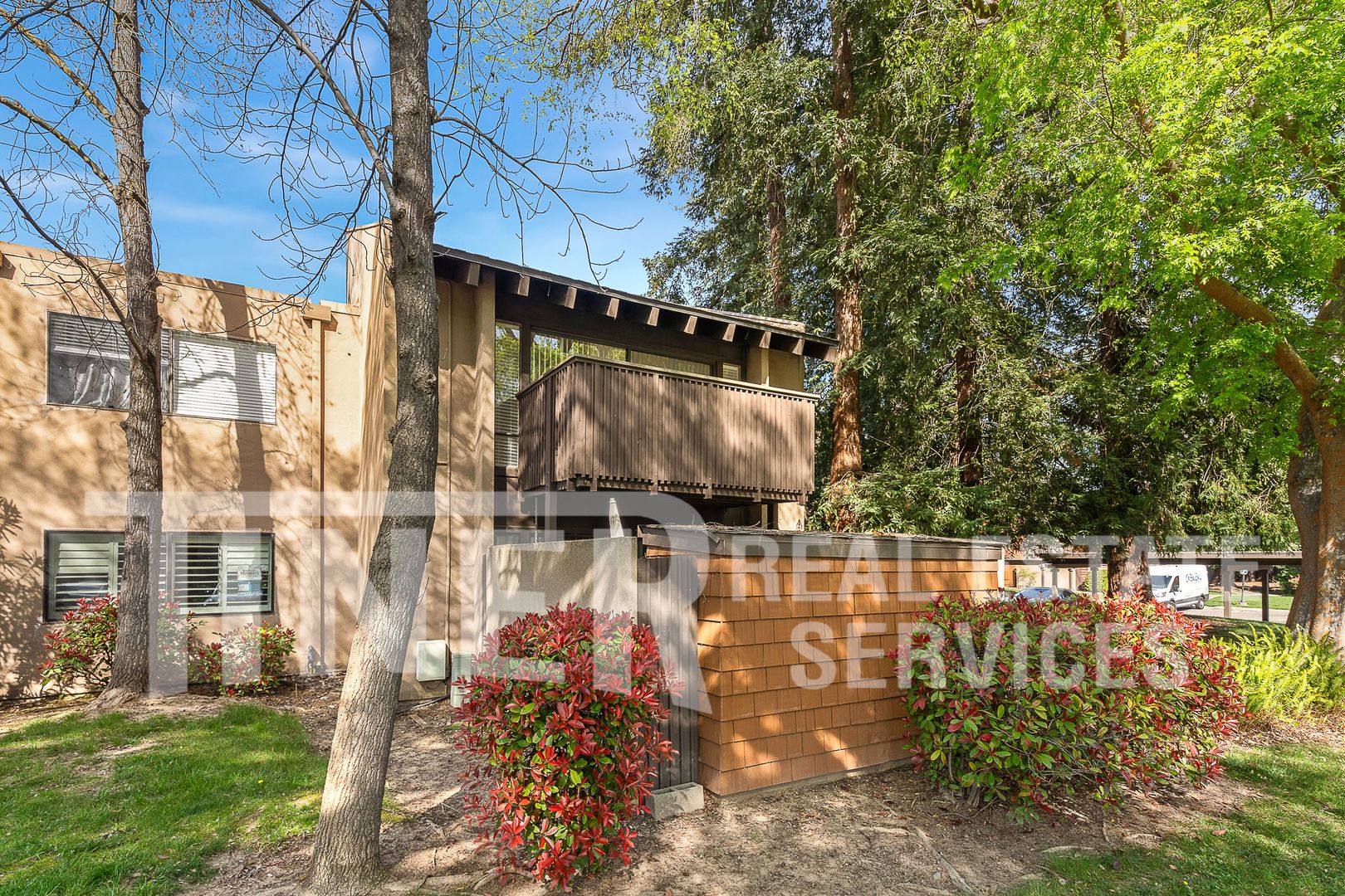 Sacramento Condo: 730 Woodside Lane East