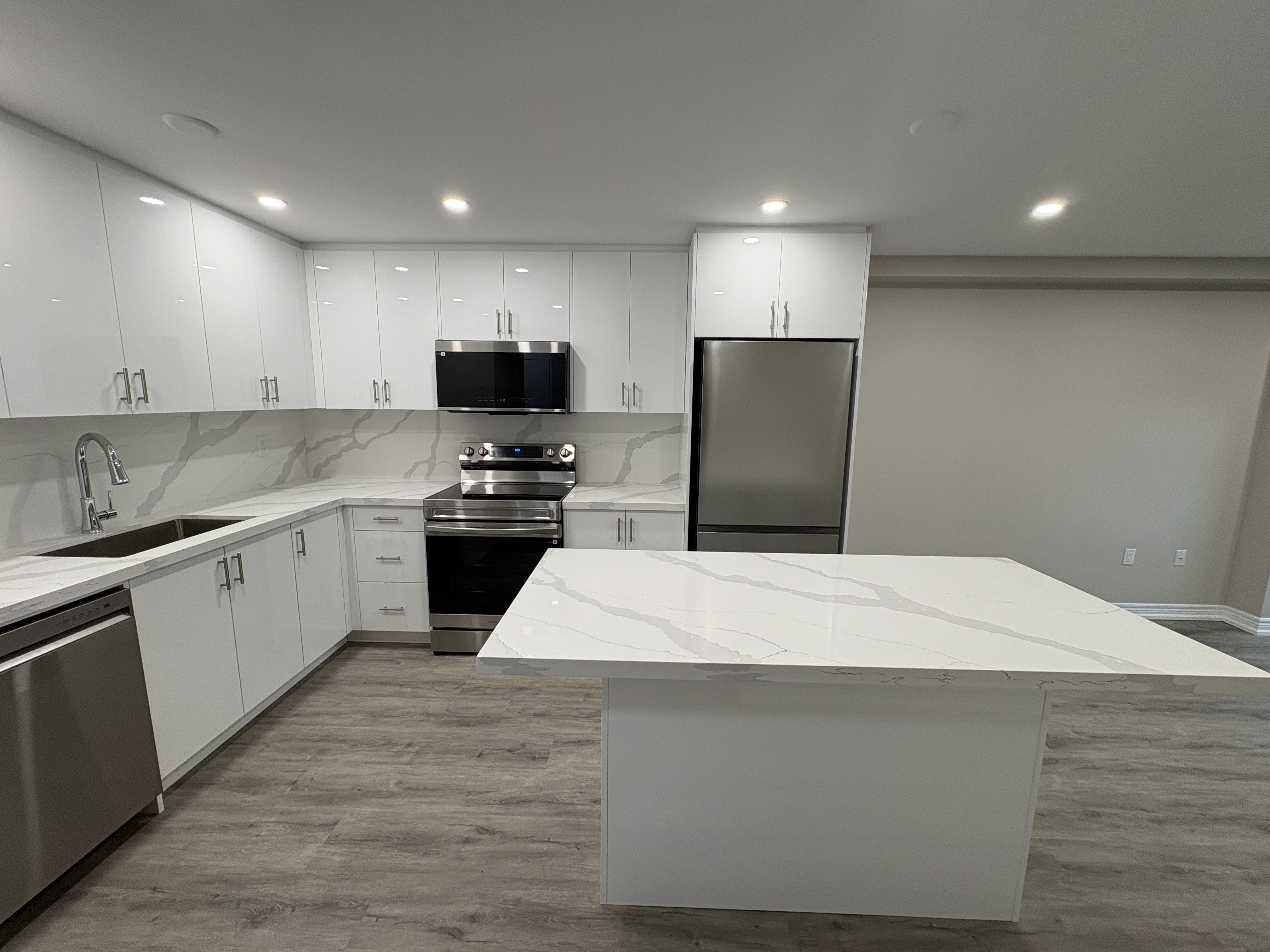 Hamilton Condo: 190 Gage Ave South