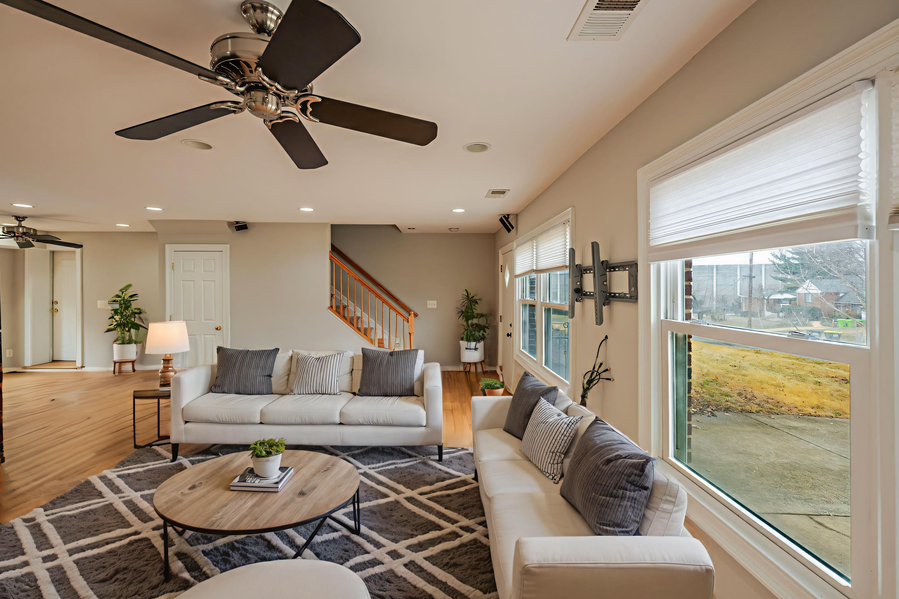 Springfield House: 5806 Flanders St