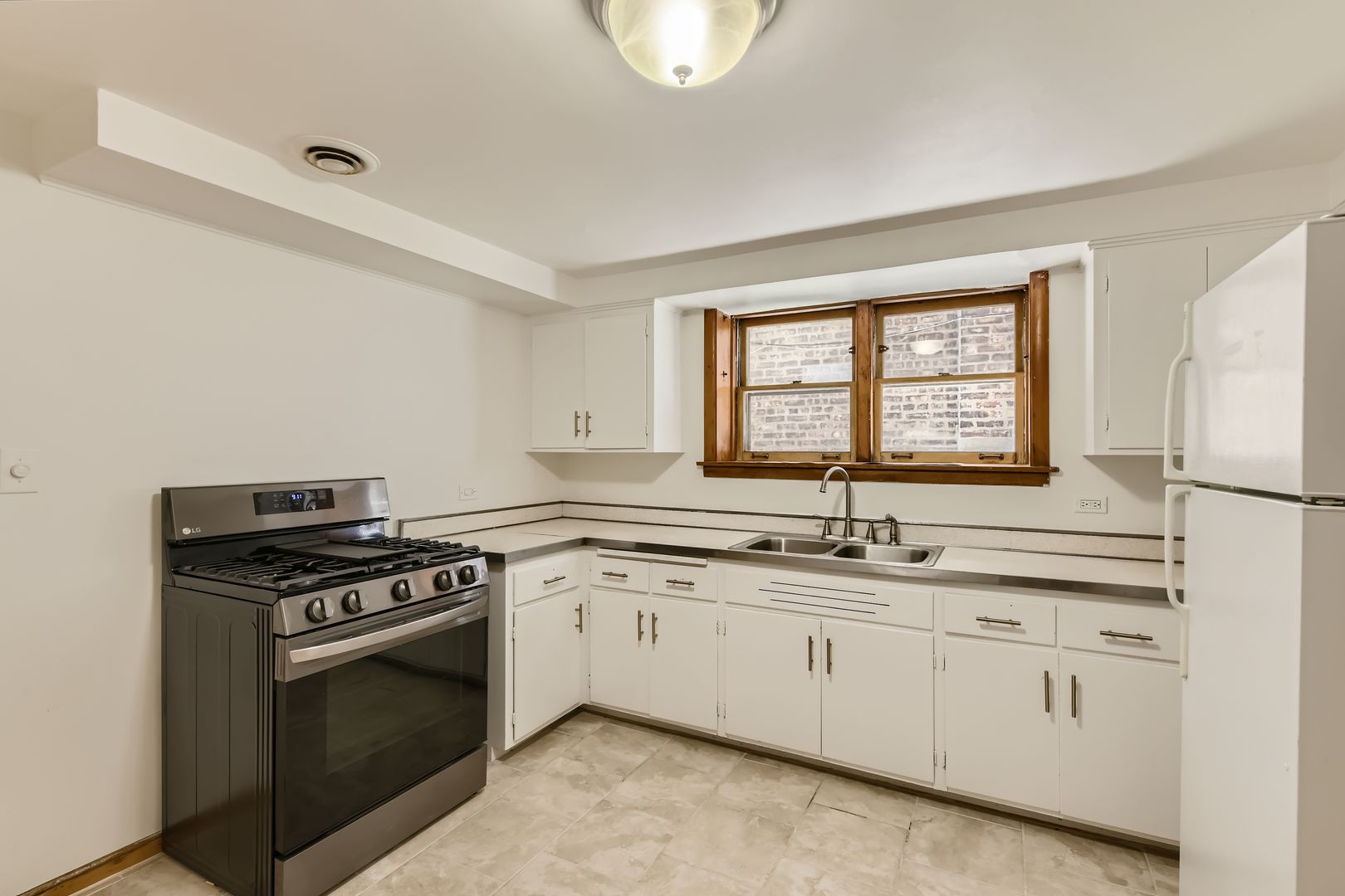 Berwyn Condo: 1806 Euclid Avenue