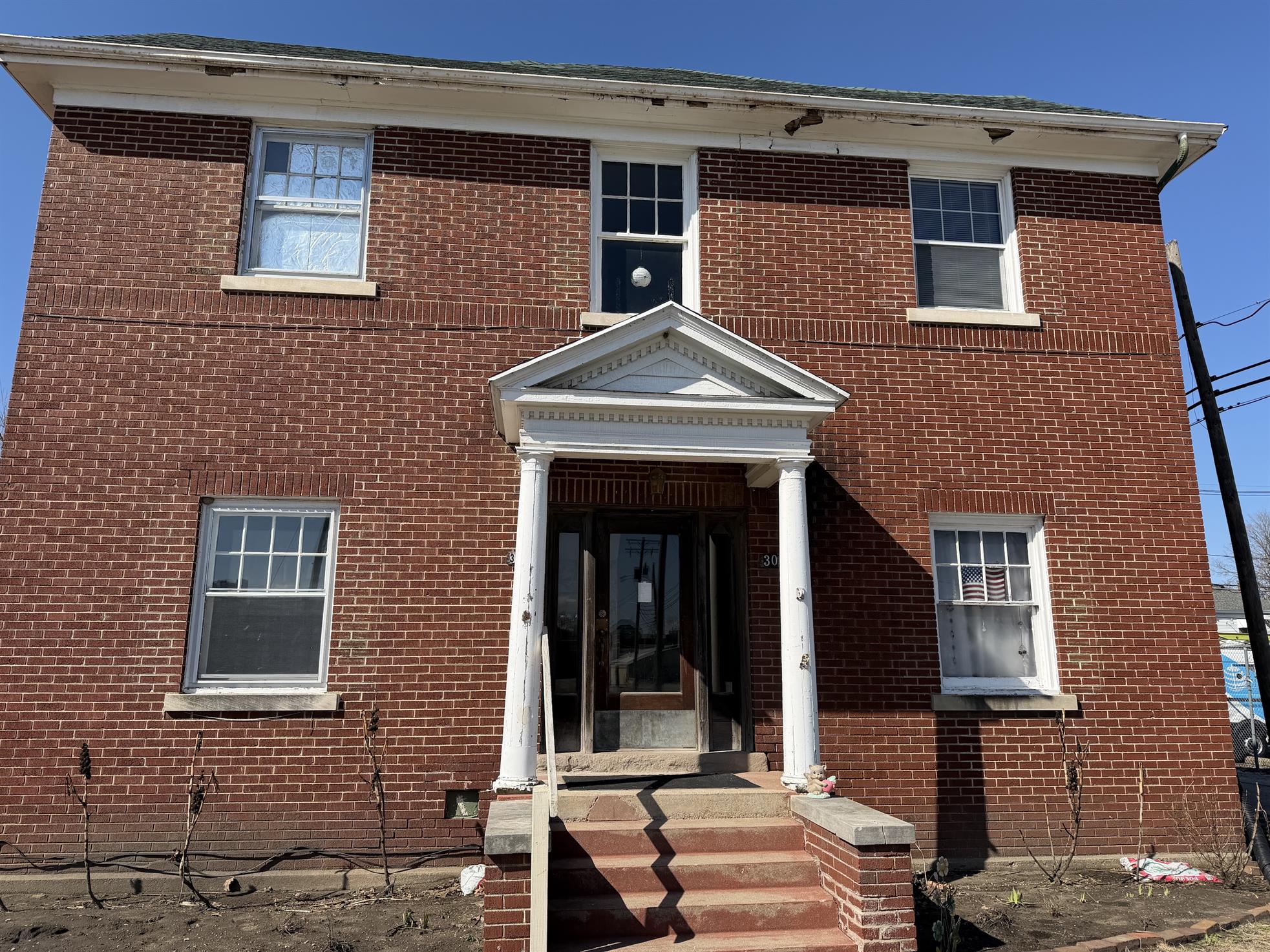 Danville House: 308.5 Walnut