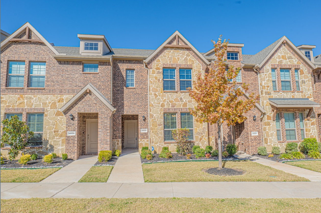 Mesquite Townhome: 2020 Saddleway
