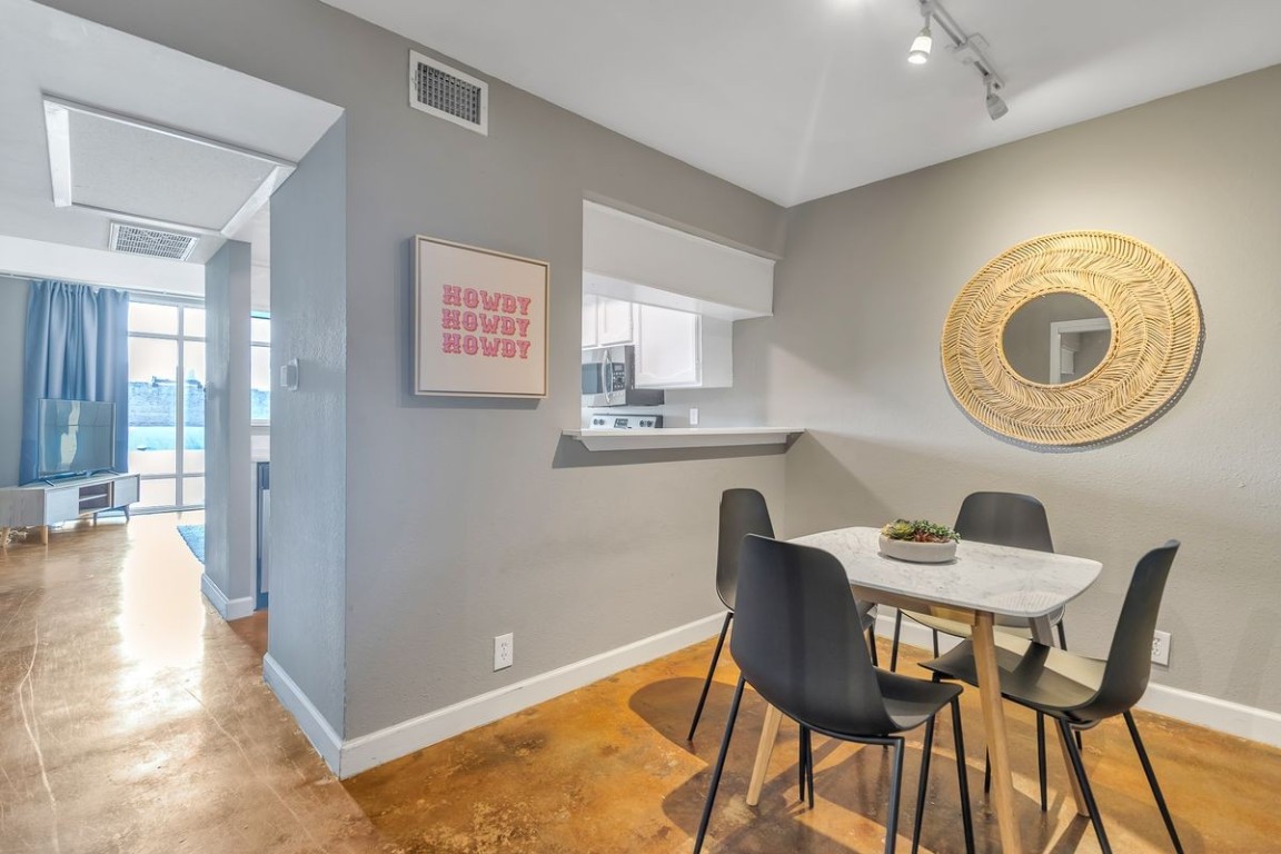 Austin Condo: 119 East 6th Street