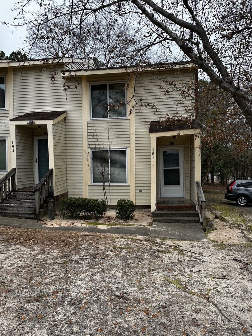 Cayce House: 605 Picadilly Square