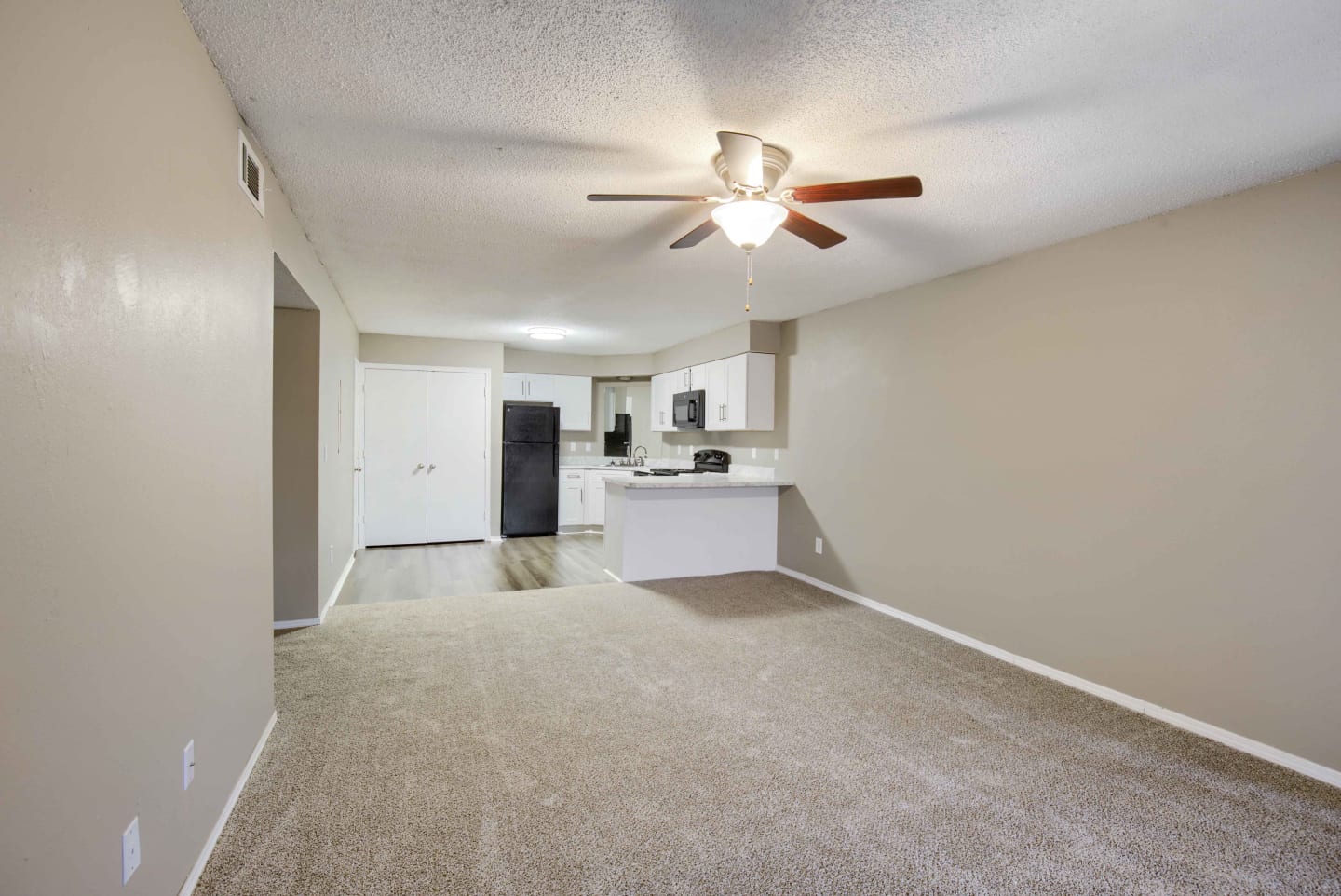 AR Condo: 501 Par Dr, Marion