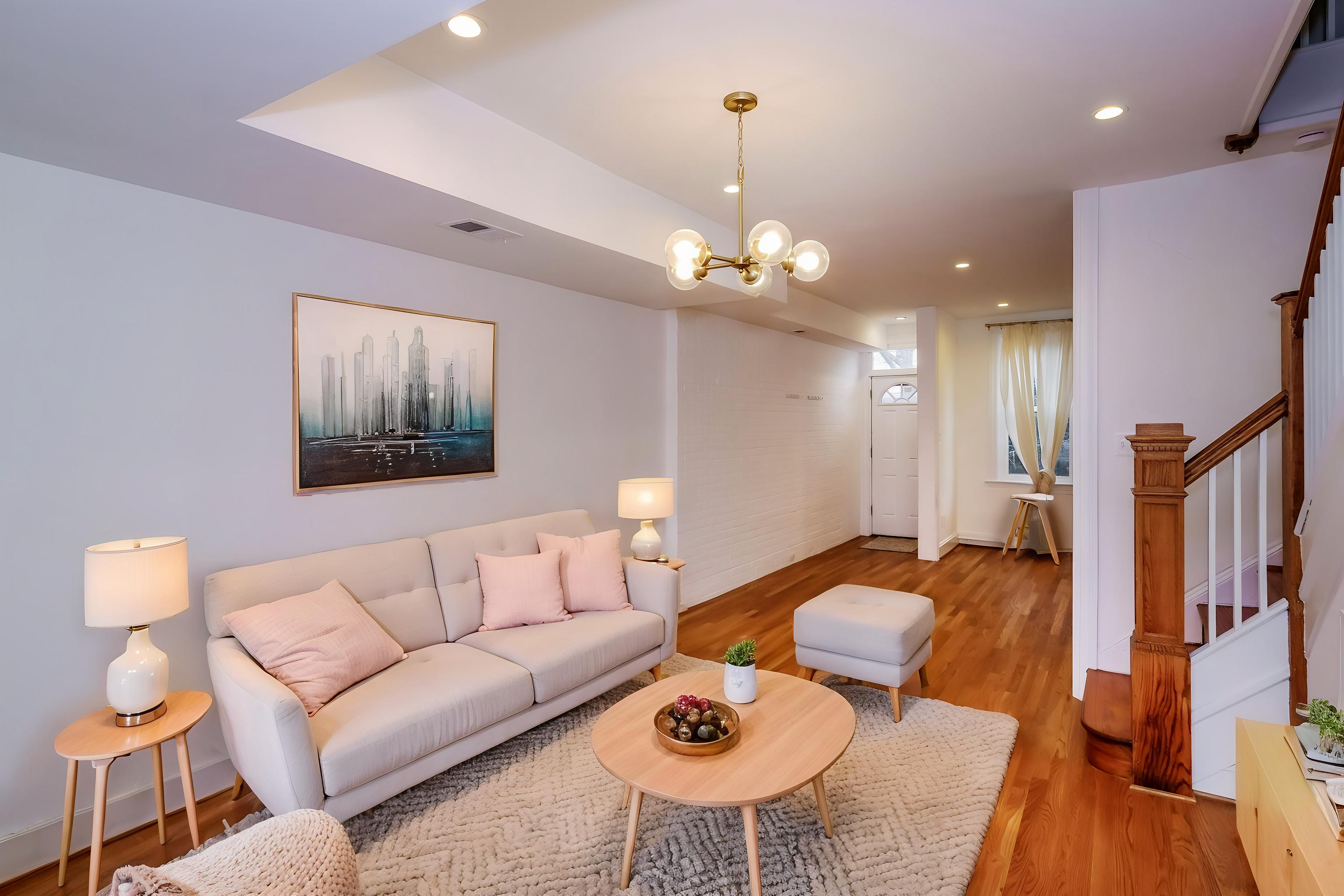 Washington House: 314 14th Pl NE