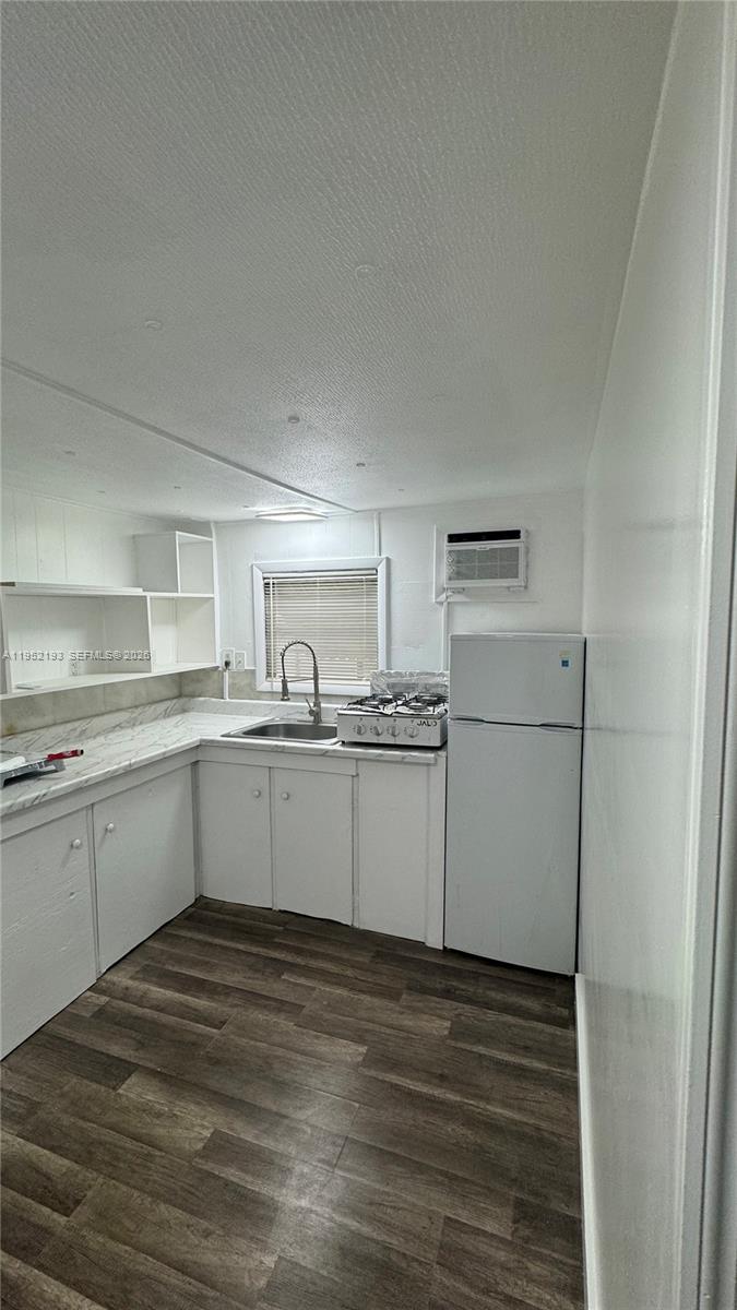 Hallandale Beach Condo: 601 Northeast 4th Court