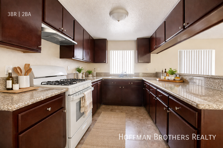 Los Angeles Apartment: 8926 Burnet Ave