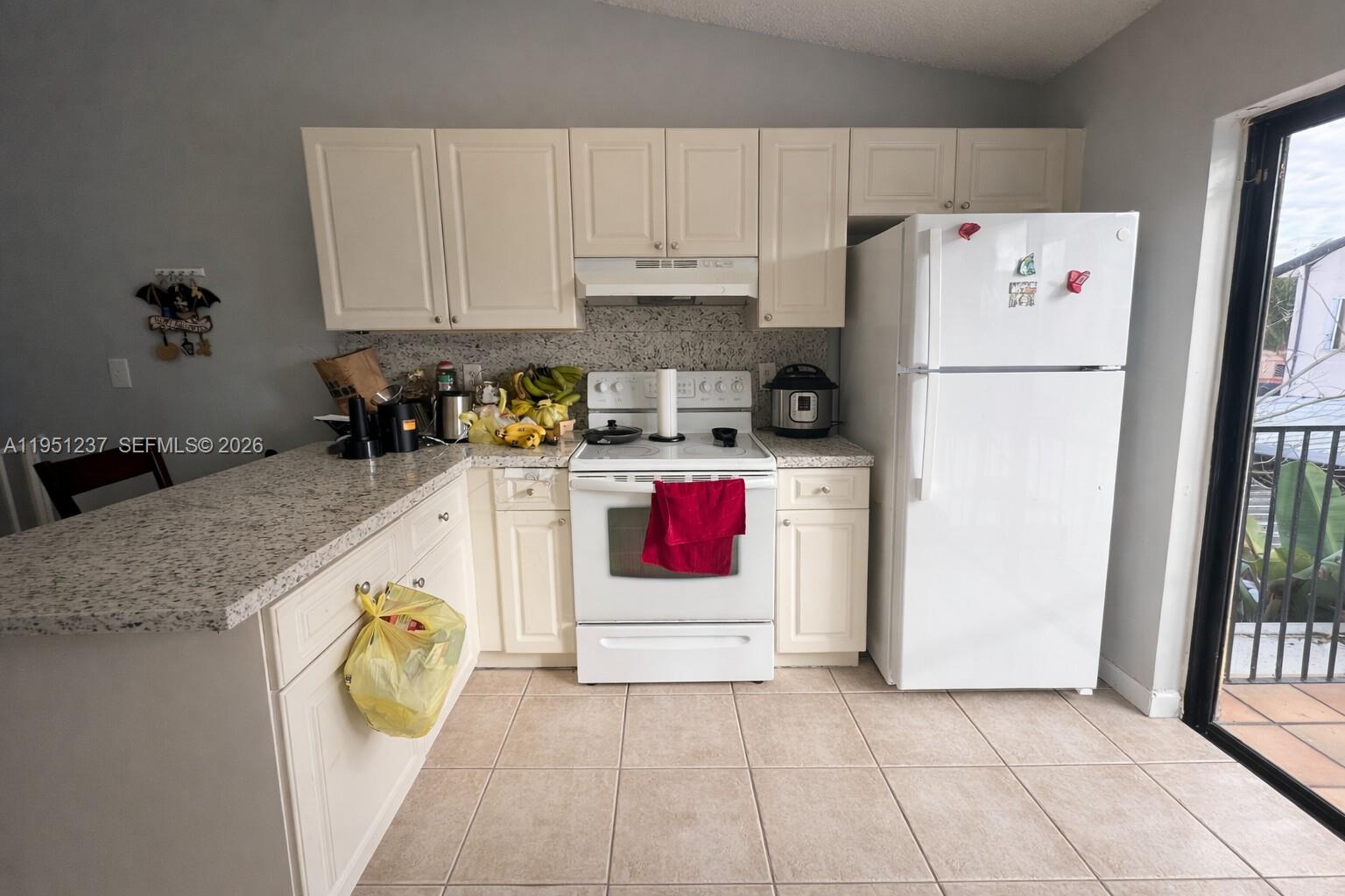 Hialeah Condo: 2871 West 76th Street