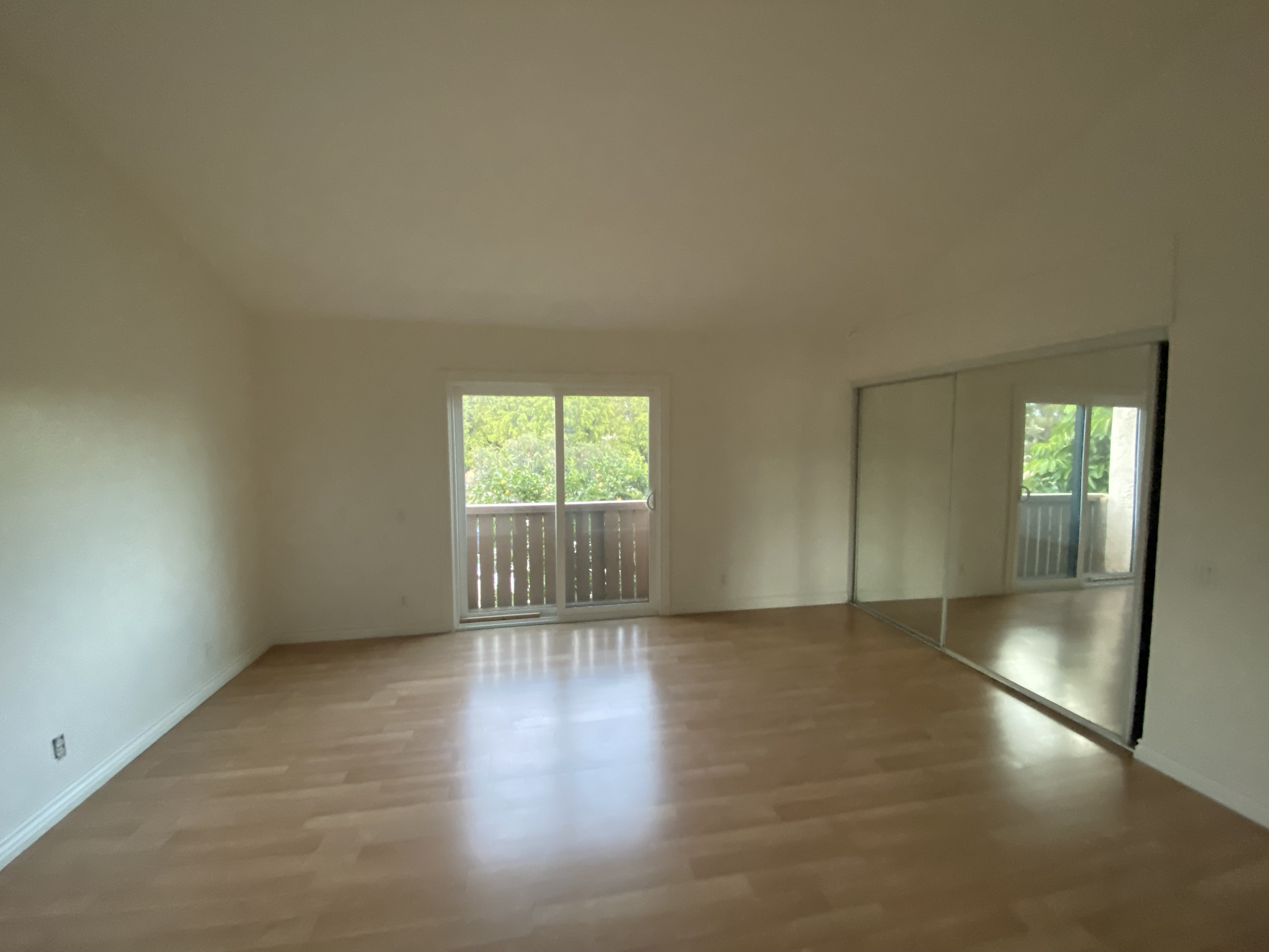North Hills Condo: 9601 Woodman Ave. #2
