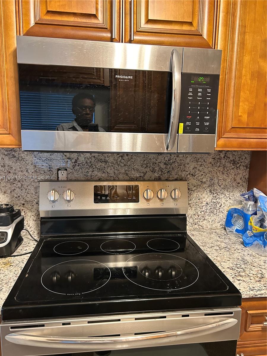 Miami Condo: 270 Northeast 191st Street