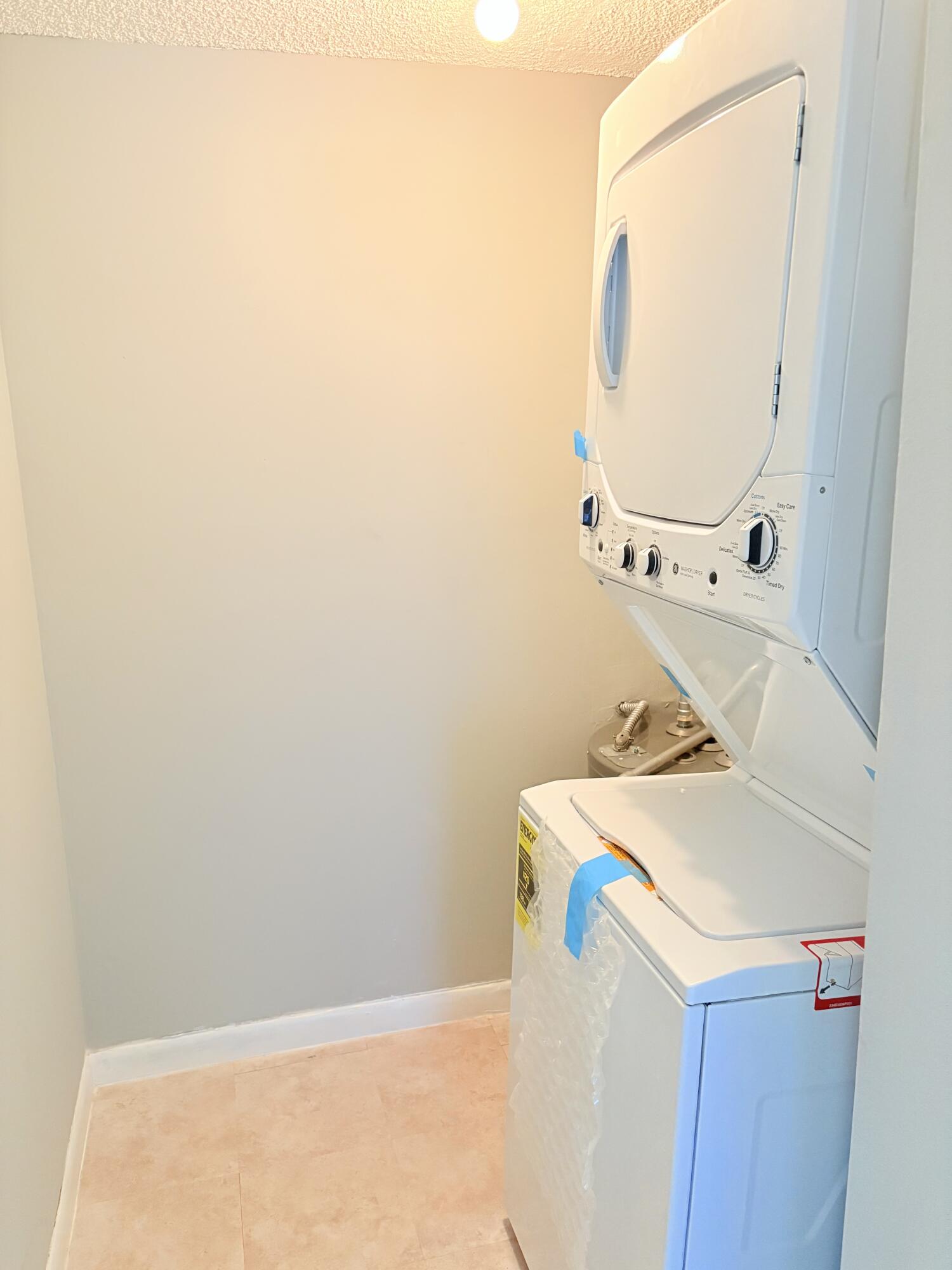 Oakland Park Condo: 218 Lake Pointe Drive