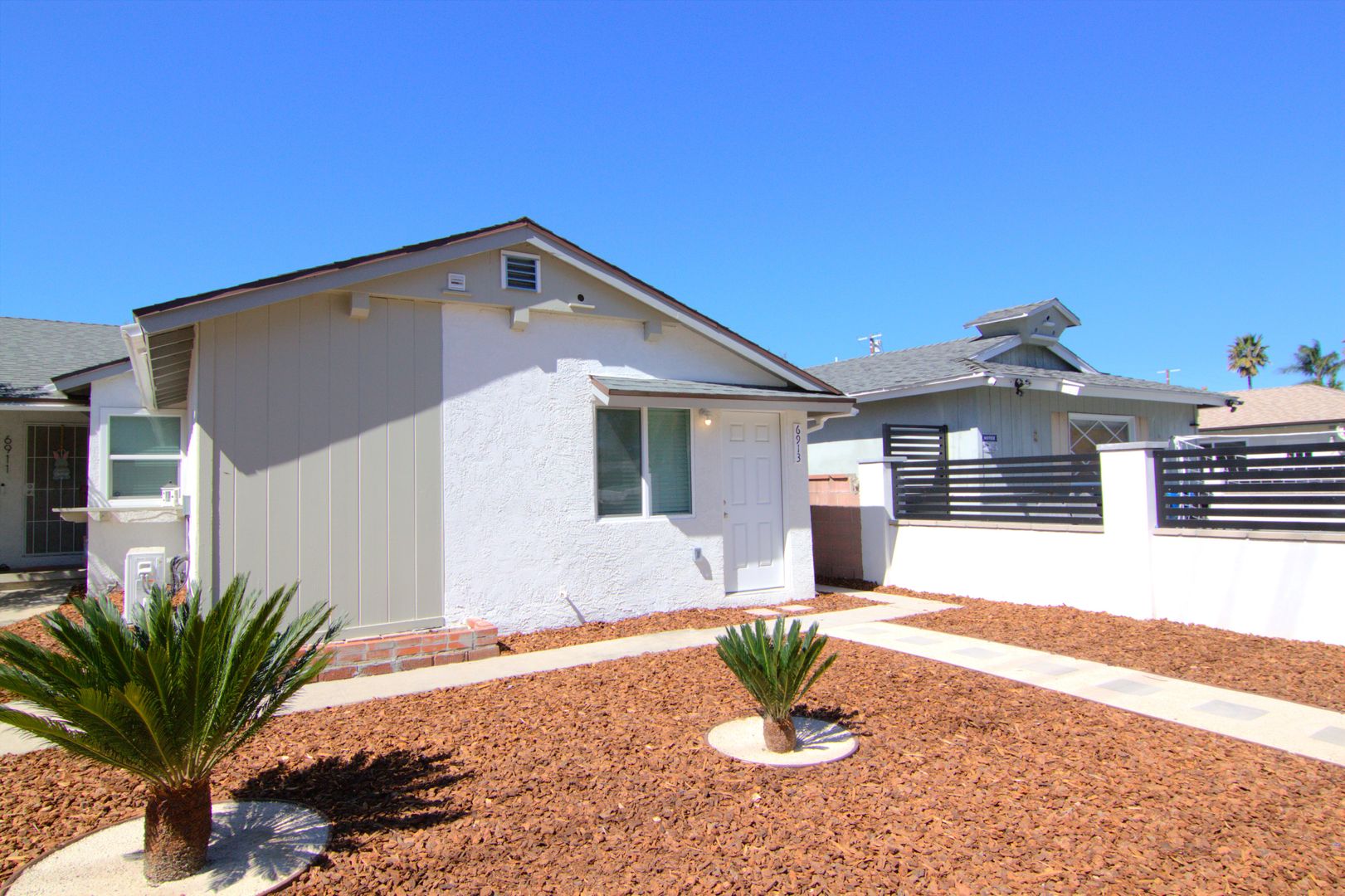 Reseda House: 6913 Vanalden ave