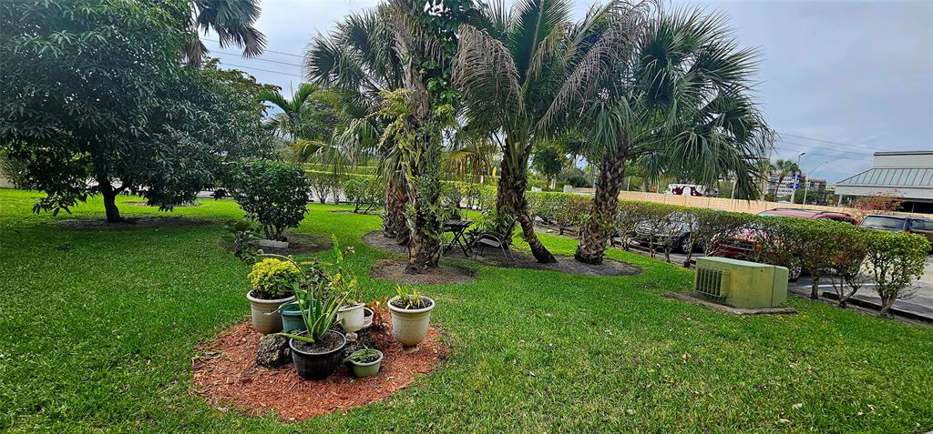 Pembroke Pines Condo: 10086 Northwest 6th Street