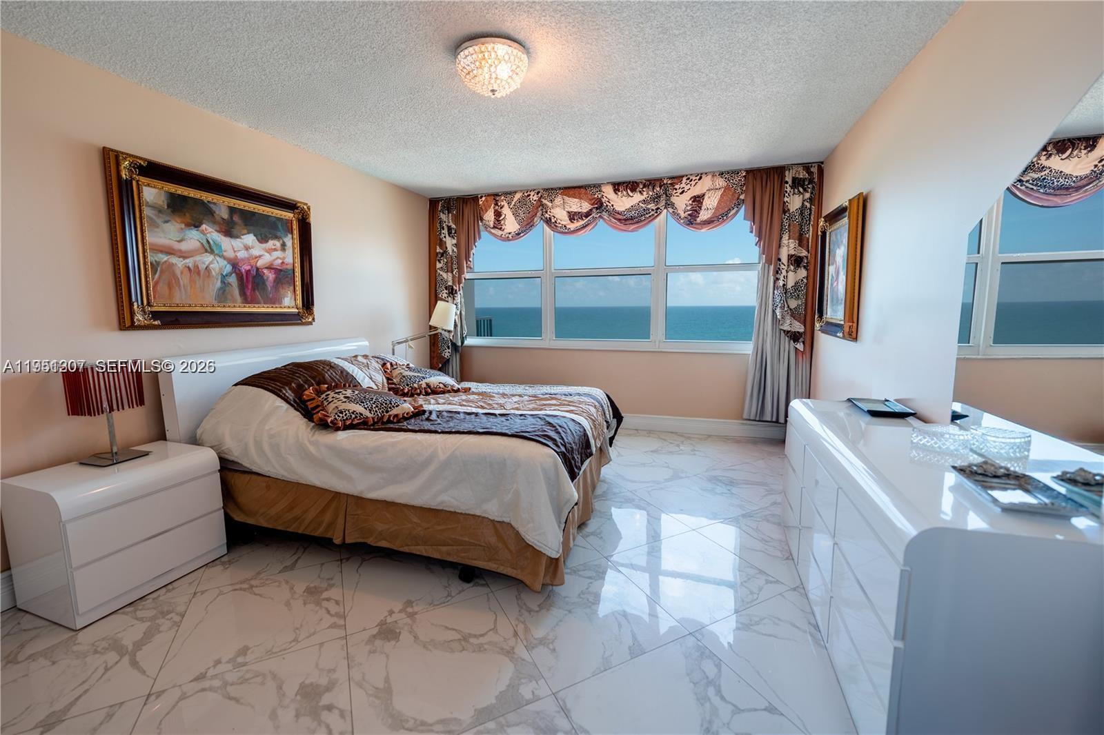 Hollywood Condo: 2201 South Ocean Drive