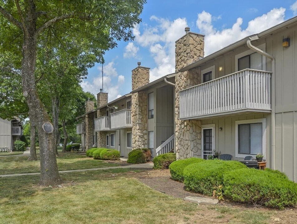 Kansas City Condo: 5400-5600 E 84th Ter