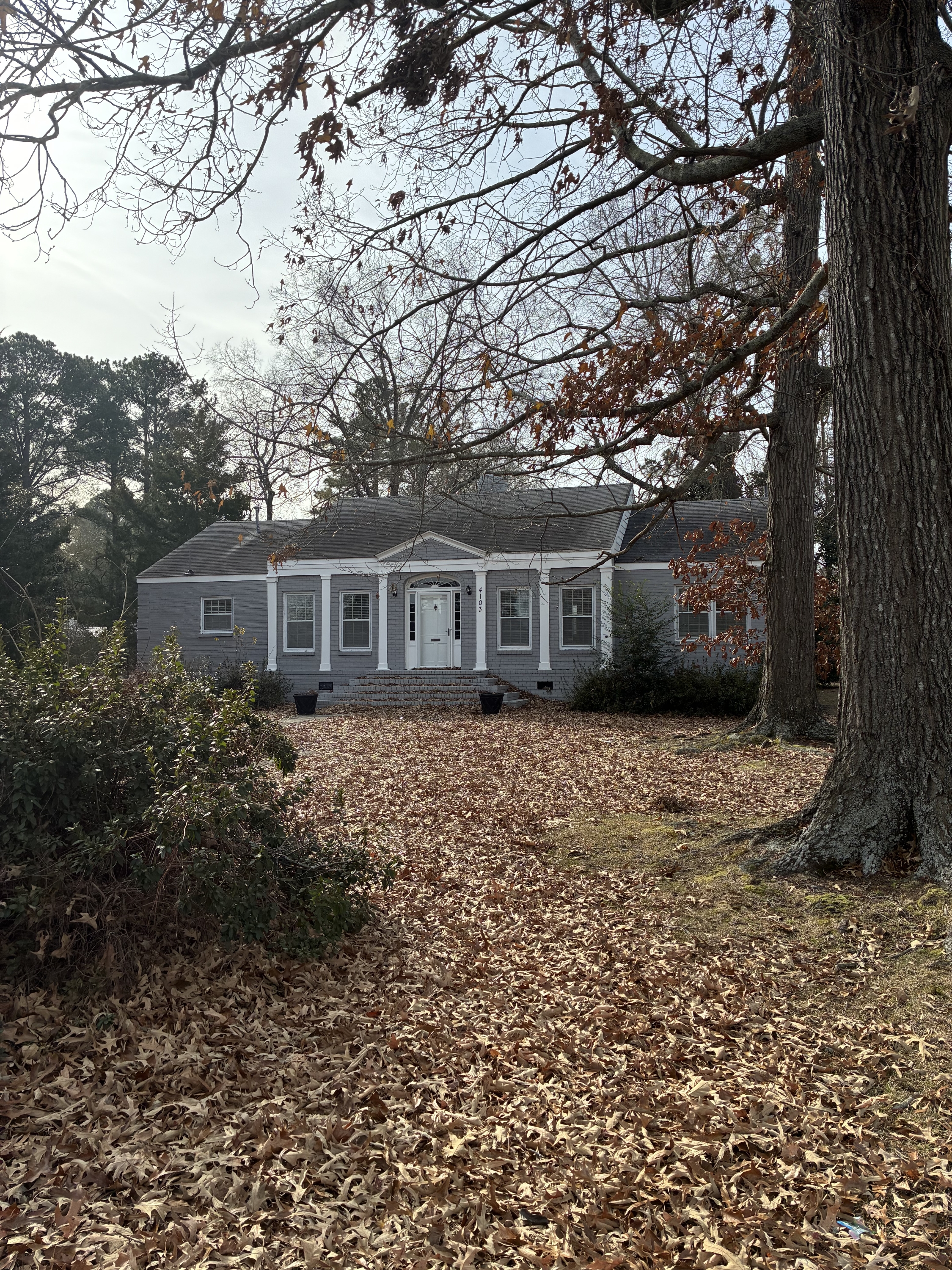 Farmville House: 3348 N Pitt St