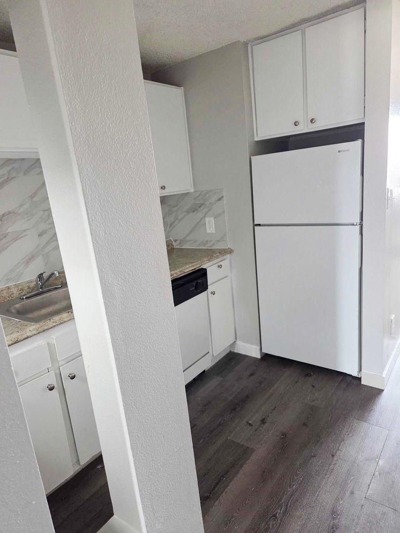 Pueblo Apartment: 2020 Jerry Murphy Rd