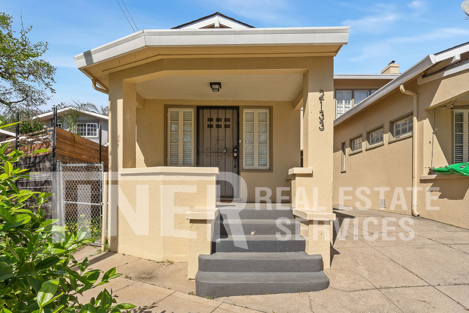 Sacramento House: 2133 Marshall Way