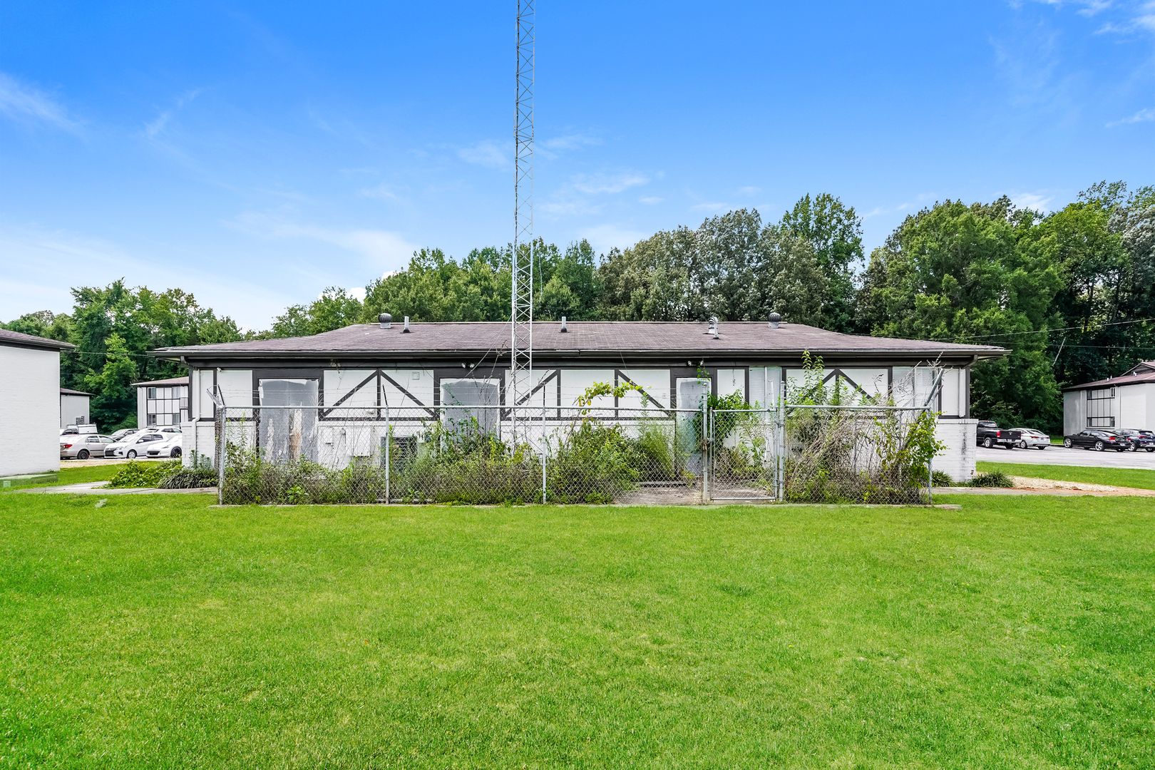 Mcminnville Apartment: 235 Vinewood Rd