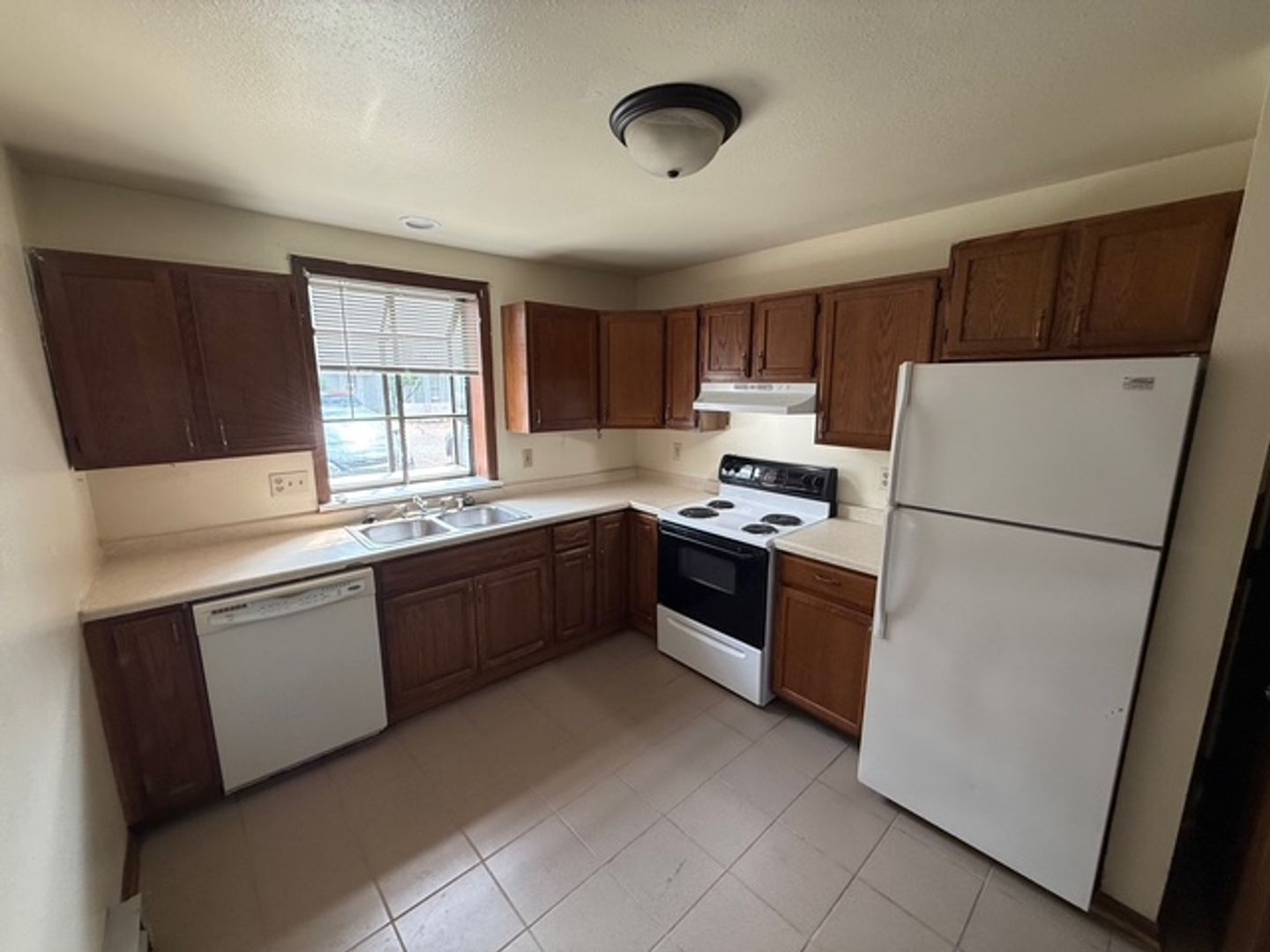 Lake Delton Apartment: 231-241 Burritt Ave