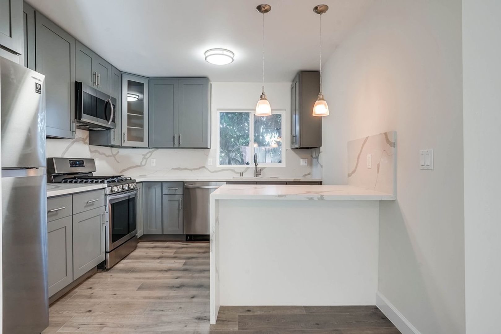 Inglewood Condo: 343 Warren Ln