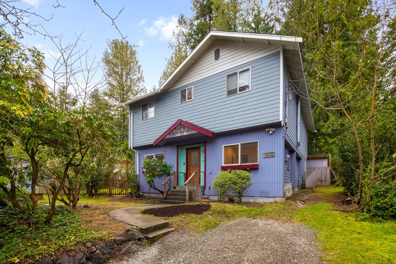 Shoreline House: 16725 10TH AVE