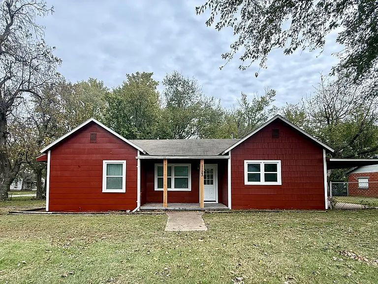 Collinsville House: 1123 West Spring St