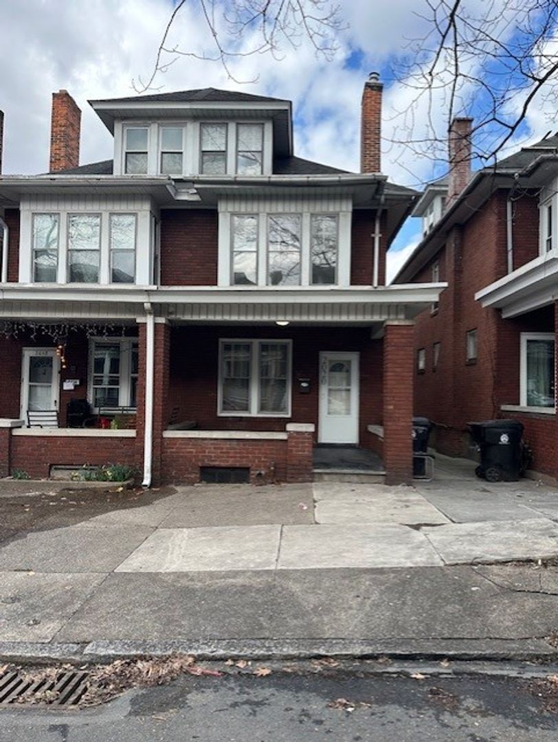 Harrisburg House: 2020 Chestnut St