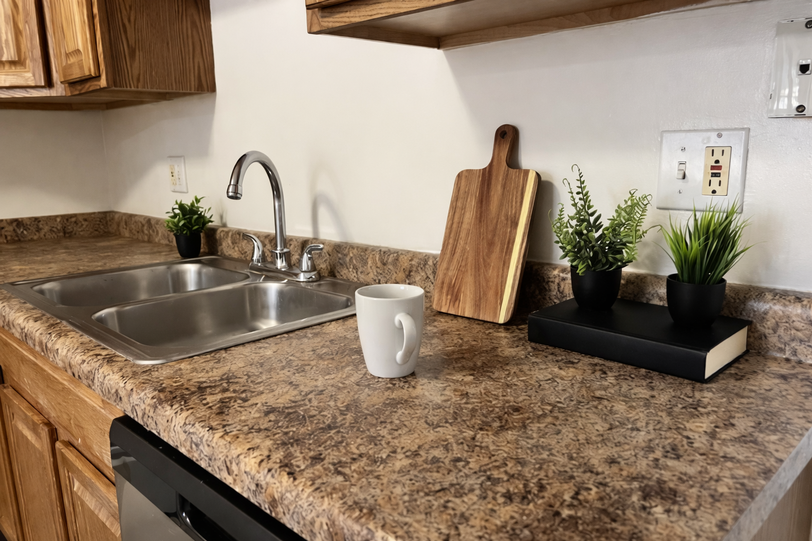 Holladay Apartment: 1726 E Woodside Dr