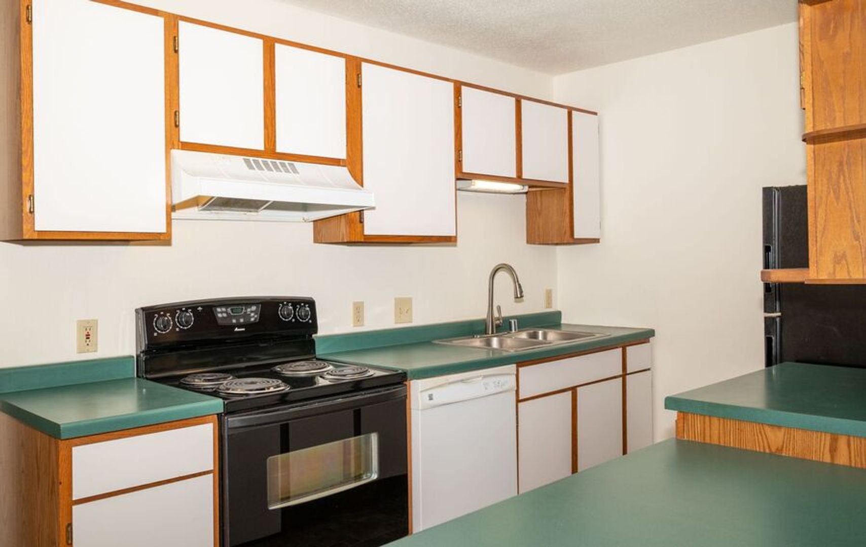 Tomah Apartment: 202 Murdock St