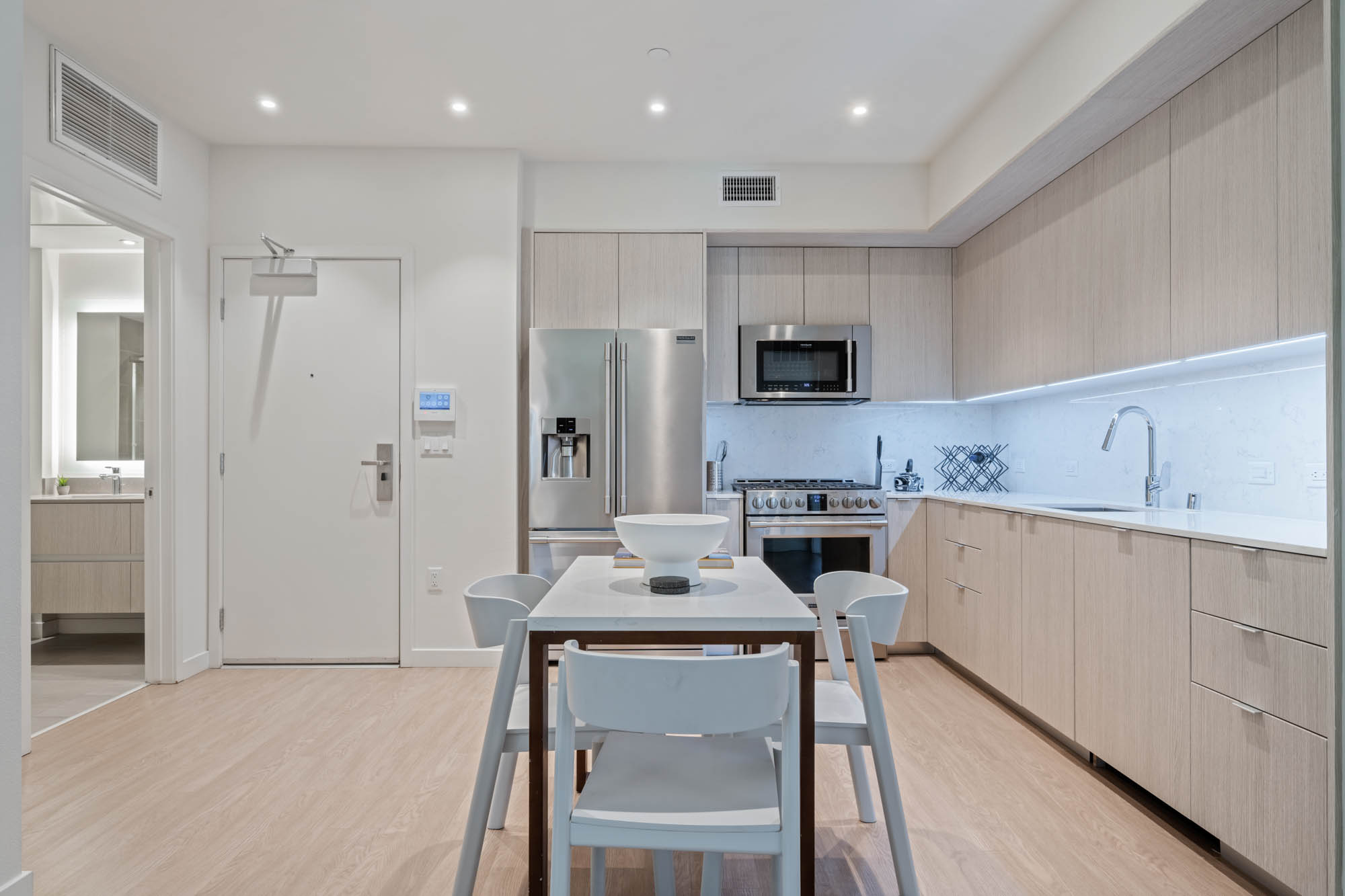 Los Angeles Apartment: 5843 W 88th St