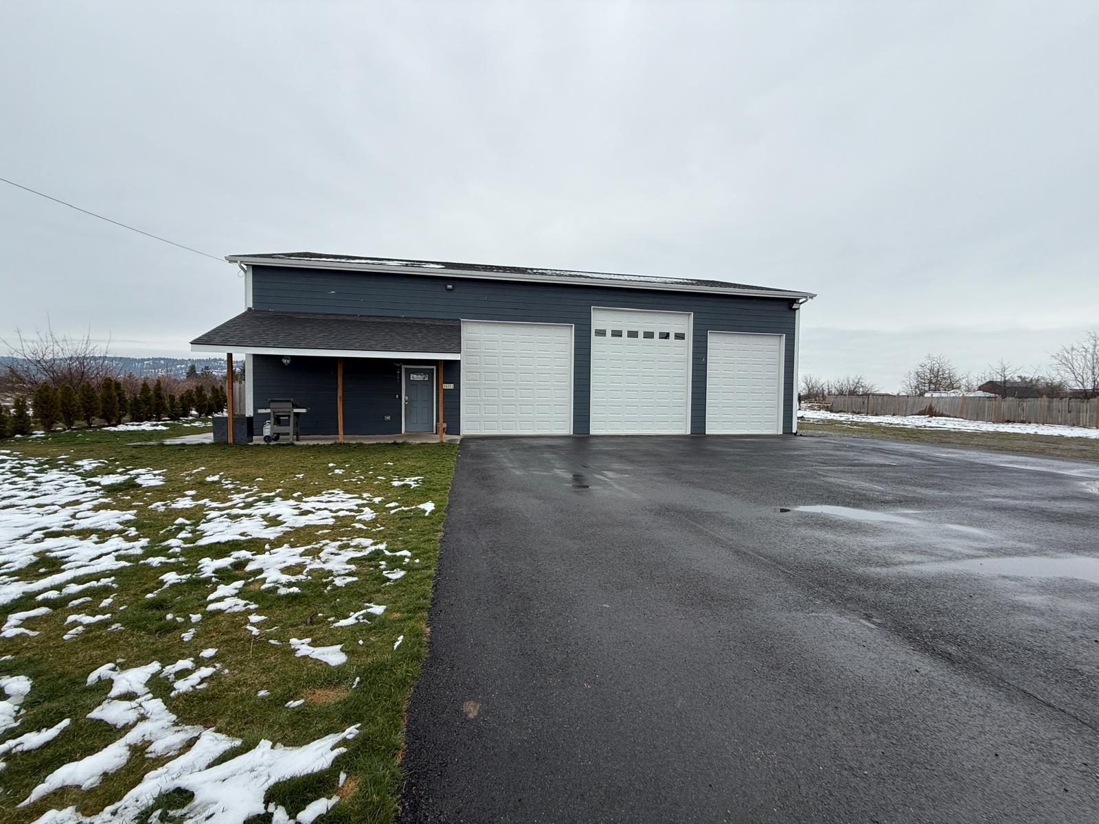 Otis Orchards-East Farms House: 24211 E Wellesley Ave