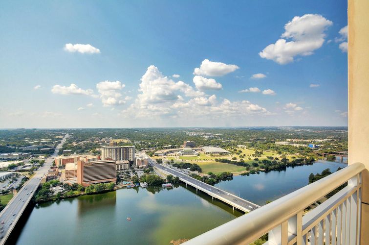 Austin Condo: 102 Colorado St