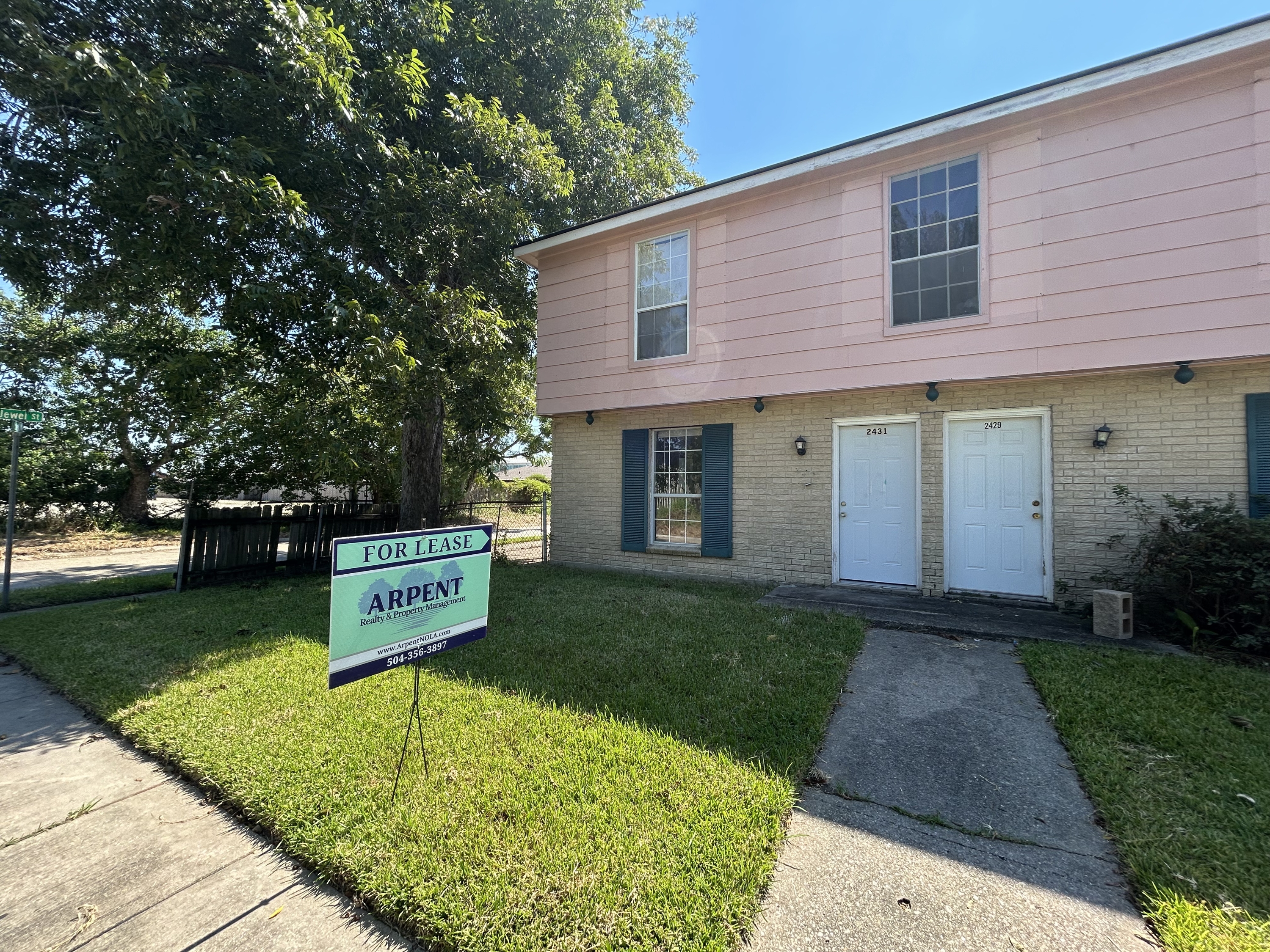 Chalmette House: 2431 Octavia Dr