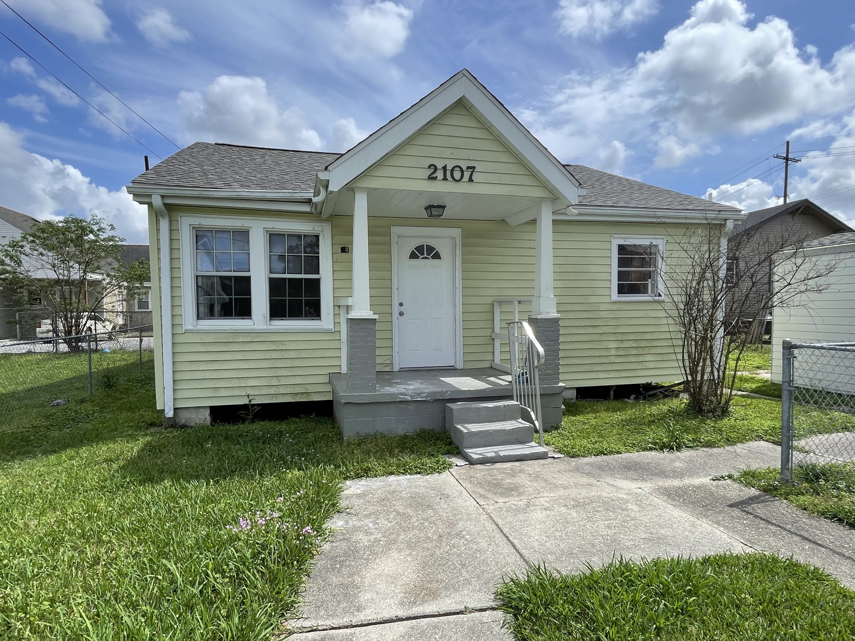 Chalmette Condo: 2107 Montesquieu St