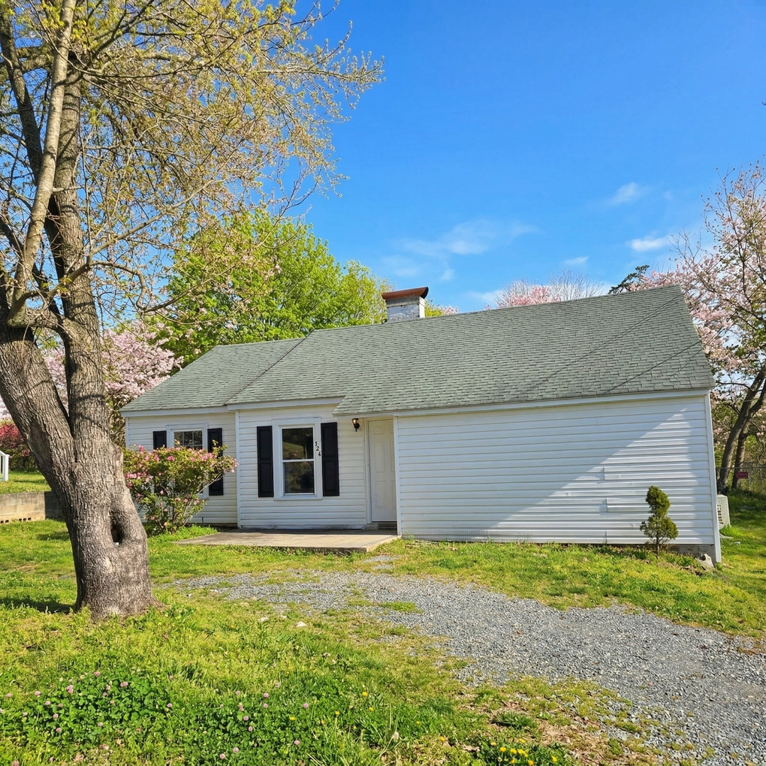 Franklinville House: 124 Depot St